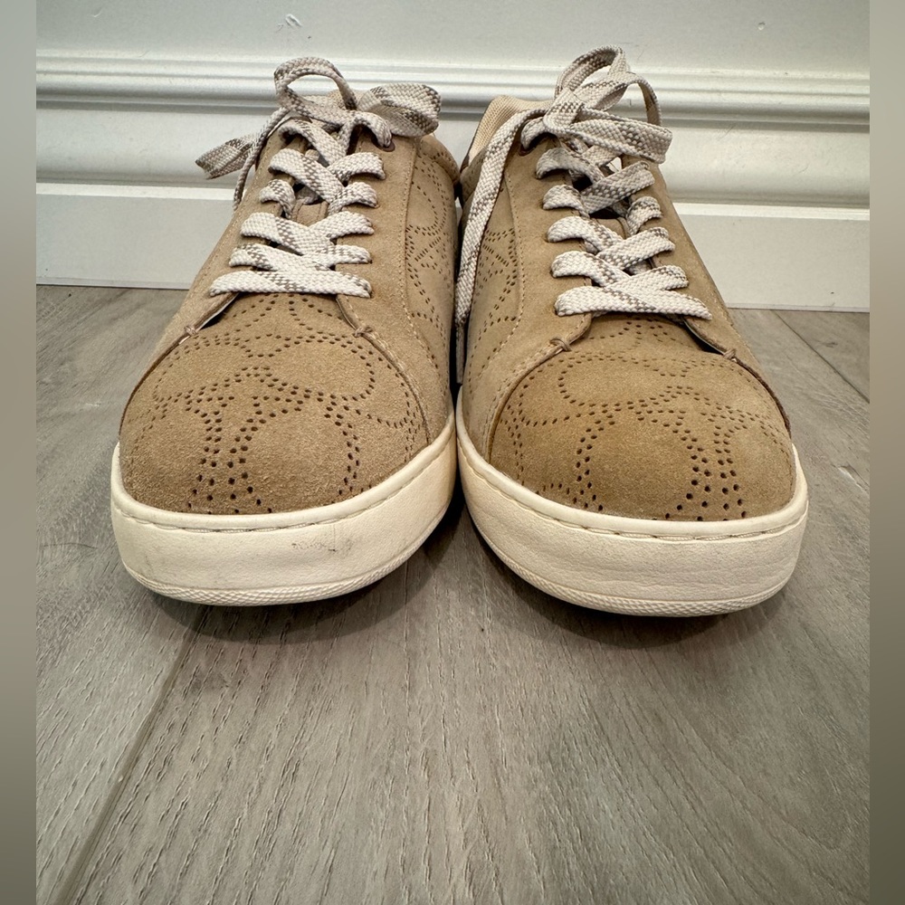 HOST PICK Coach women’s size 8D Euro 41 worn once, excellent condition - Picture 2 of 6